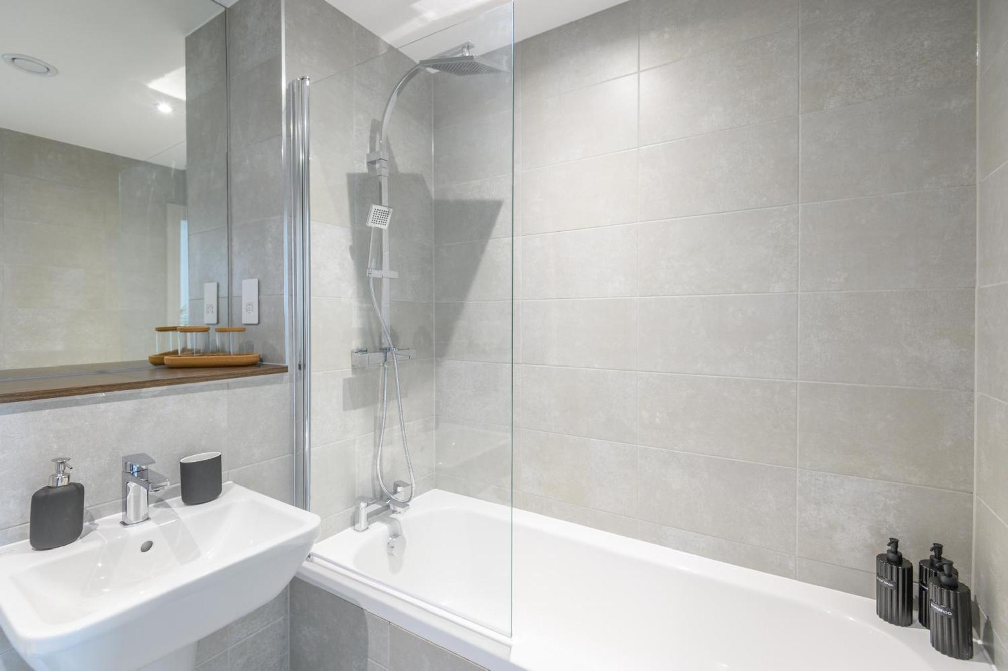Superior 1 Bed Apartment By Leeds Train Staiton المظهر الخارجي الصورة